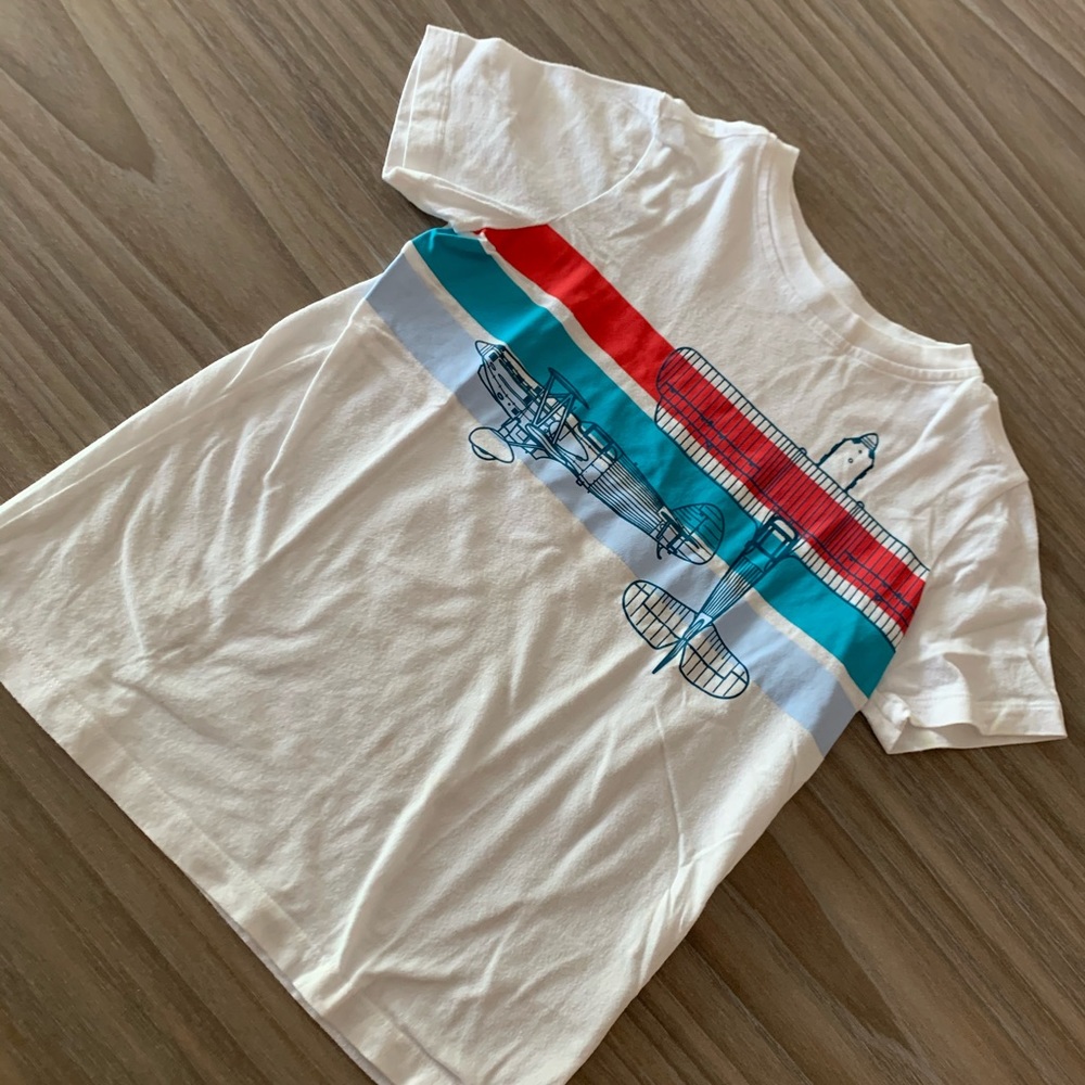 🌺 Lands End Boy’s White Graphic Tee size 10-12